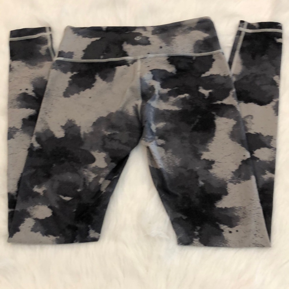 NWOT Lululemon Leggings Size 6 - Picture 2 of 3